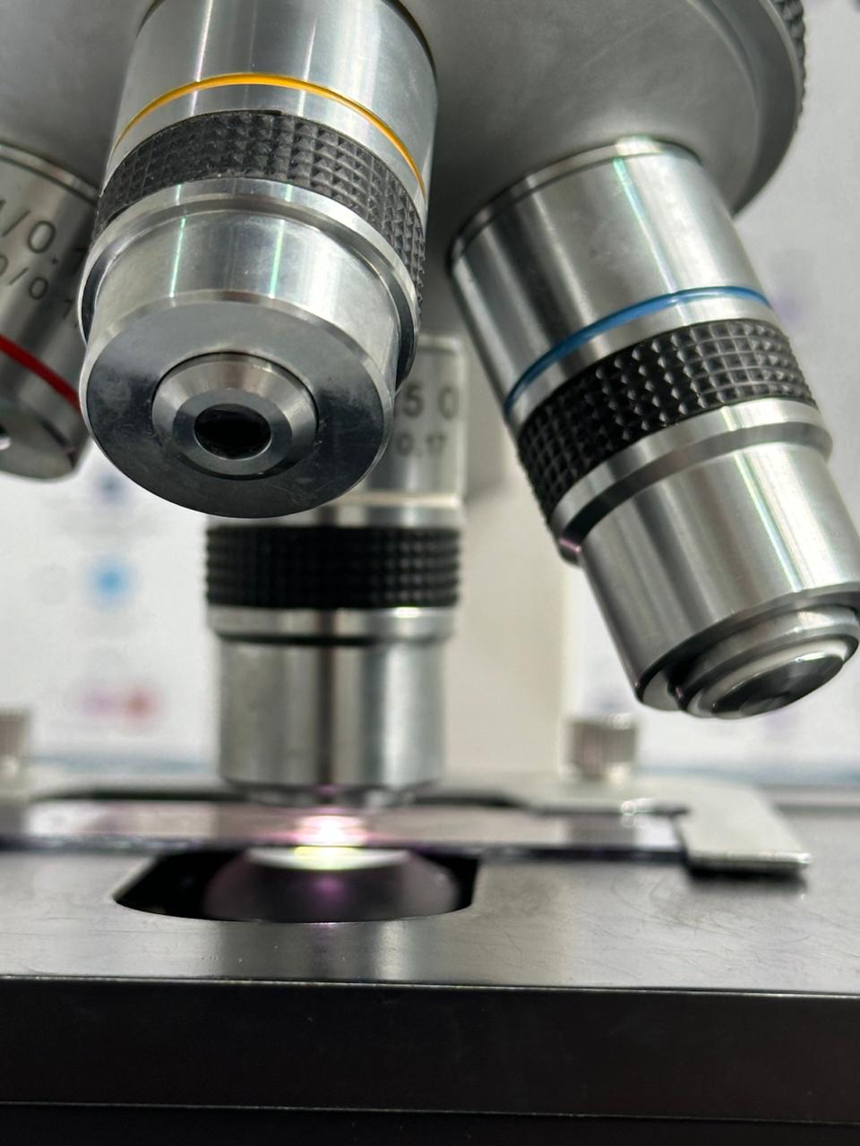 Microscópio Analítico